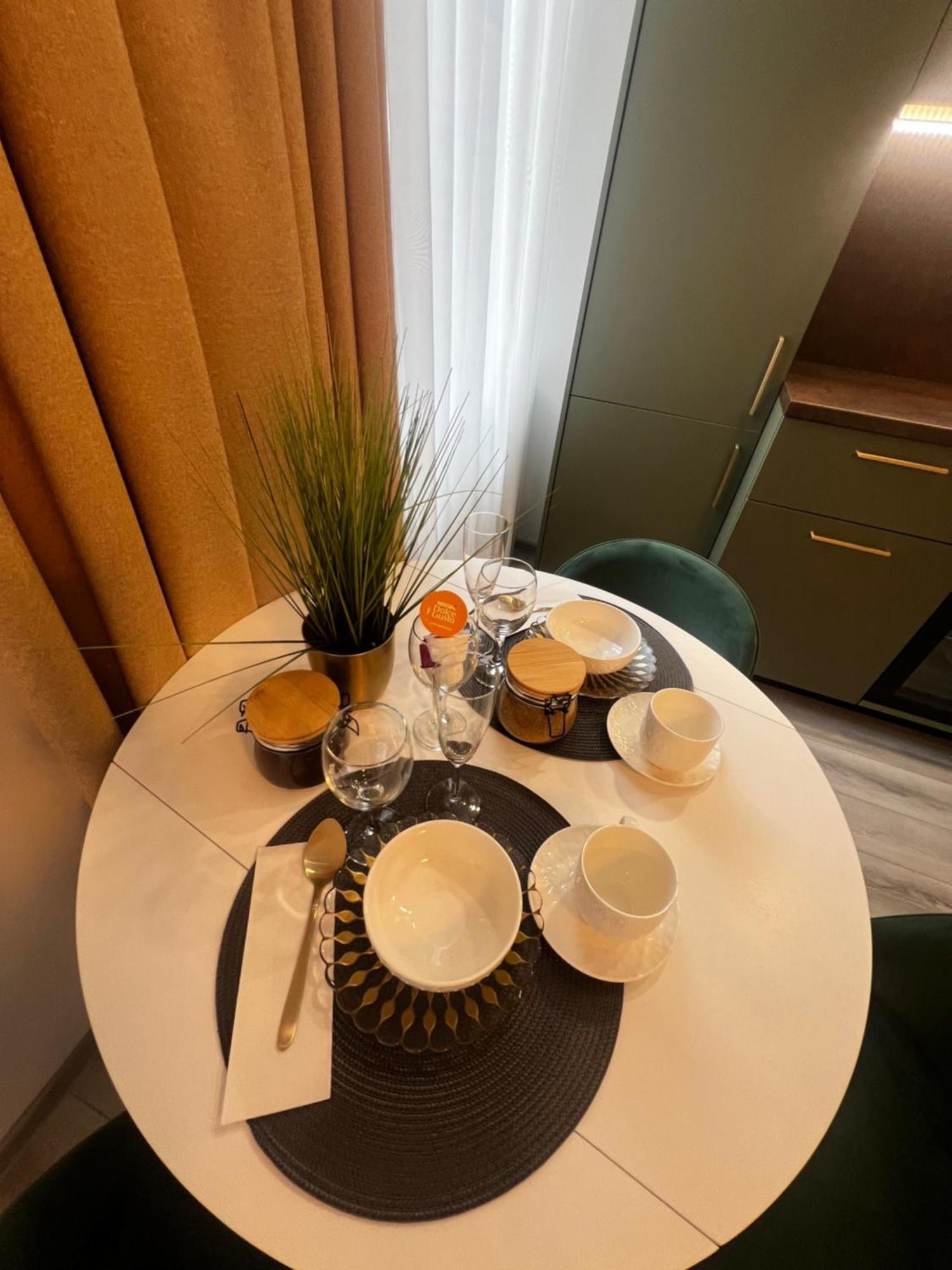 Apartment Chic 1 *